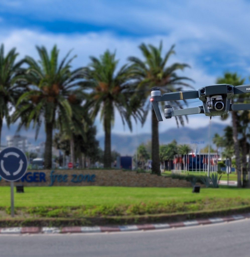 Drone DJI Mavic survolant la Tanger Free Zone